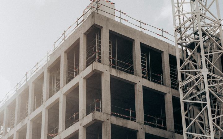 Bâtiment en béton en cours de construction